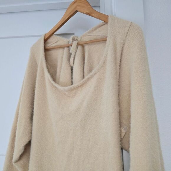 🆕️ Camila Coelho Yesenia Eyelash Puff Sleeve Open Back Mini Sweater Dress Nude - Picture 4 of 13